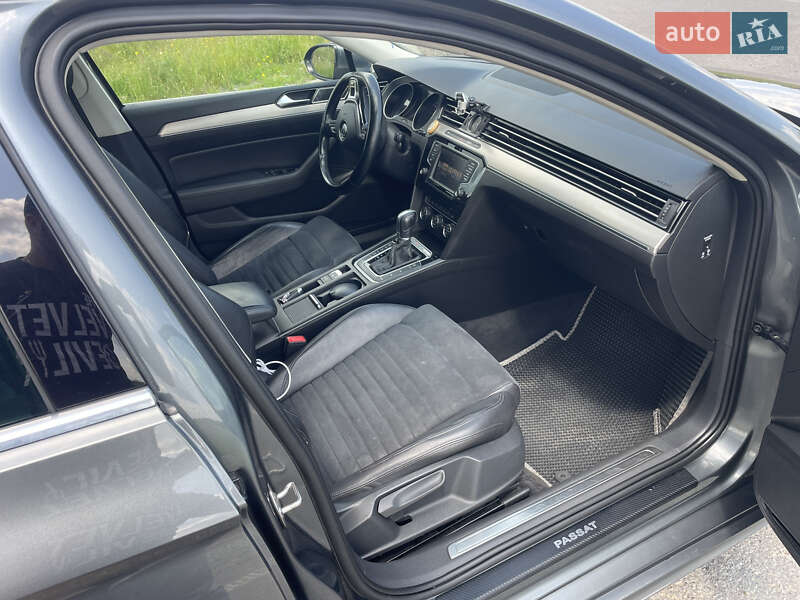Универсал Volkswagen Passat 2016 в Жовкве