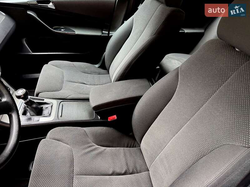 Універсал Volkswagen Passat 2005 в Хмельницькому