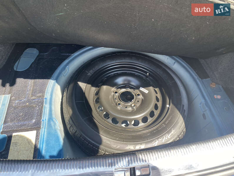 Седан Volkswagen Passat 2000 в Меденичах