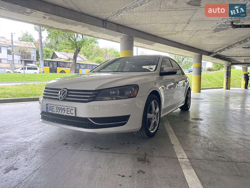 Седан Volkswagen Passat 2013 в Львове
