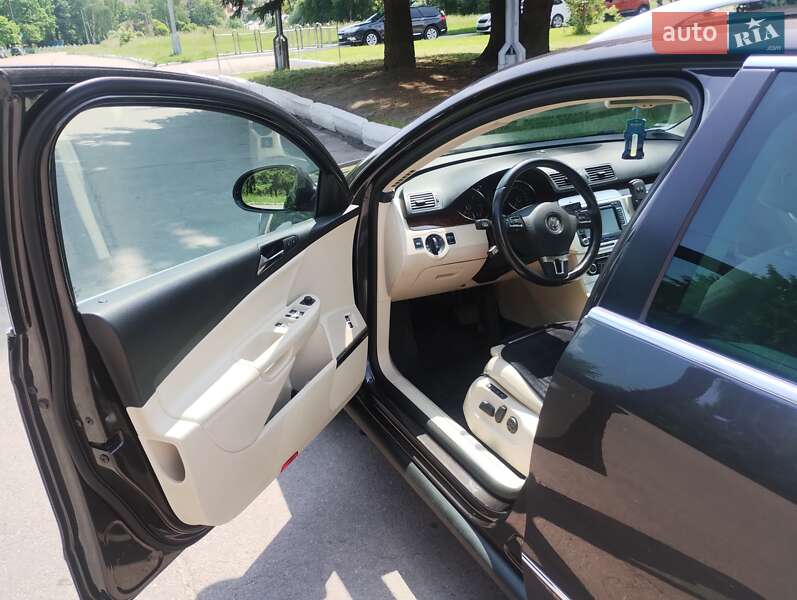 Универсал Volkswagen Passat 2009 в Ровно