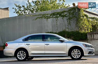 Седан Volkswagen Passat 2016 в 