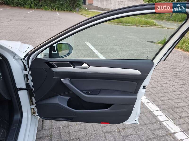 Универсал Volkswagen Passat 2015 в Киеве