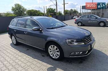 Універсал Volkswagen Passat 2014 в Києві