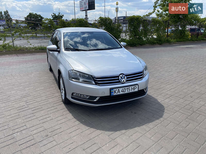 Седан Volkswagen Passat 2011 в Киеве
