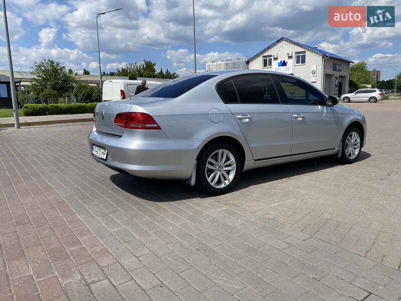 Седан Volkswagen Passat 2011 в Киеве