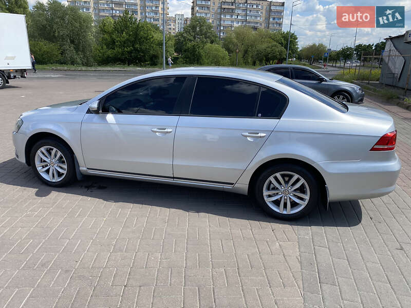 Седан Volkswagen Passat 2011 в Киеве