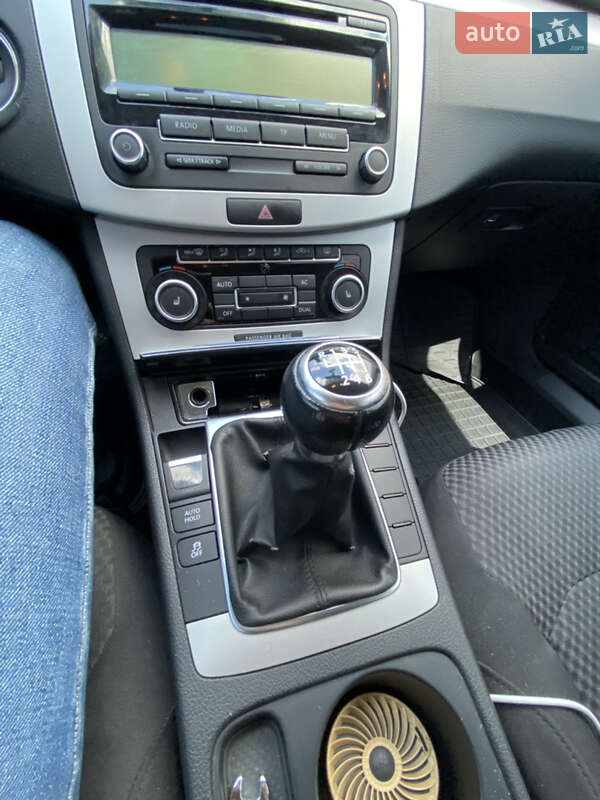 Седан Volkswagen Passat 2011 в Киеве