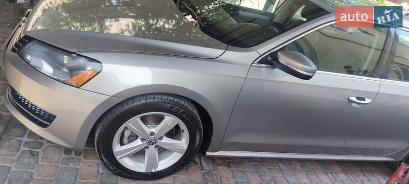 Седан Volkswagen Passat 2012 в Луцке
