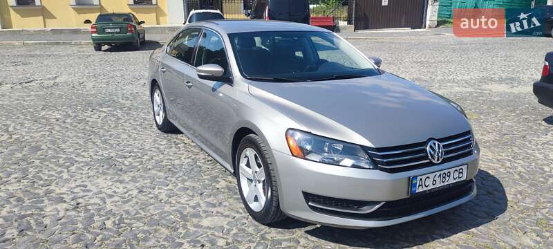 Седан Volkswagen Passat 2012 в Луцке