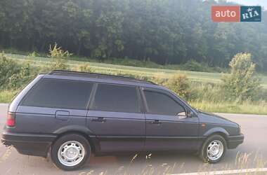 Универсал Volkswagen Passat 1993 в 