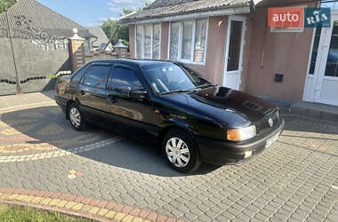 Седан Volkswagen Passat 1993 в 