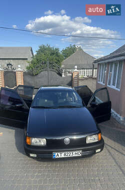 Седан Volkswagen Passat 1993 в 
