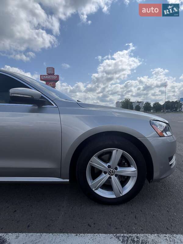 Седан Volkswagen Passat 2012 в Ровно