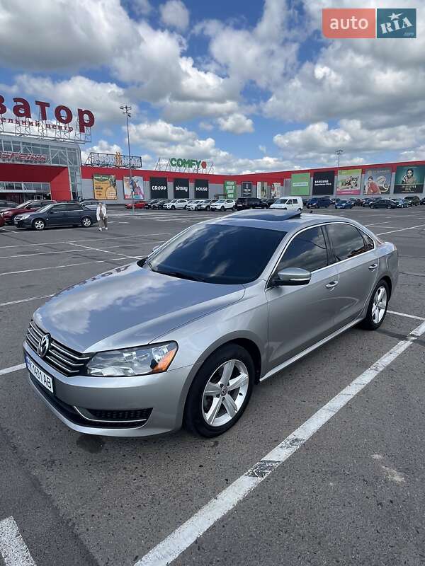 Седан Volkswagen Passat 2012 в Ровно