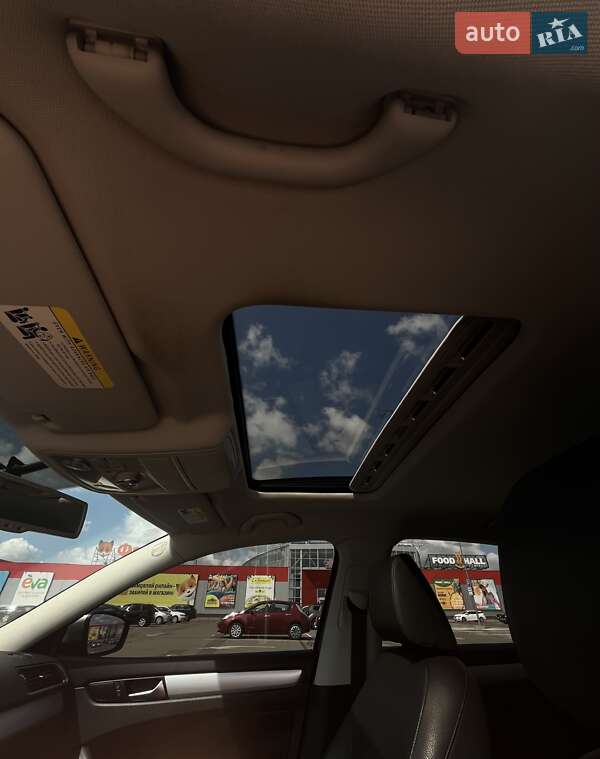 Седан Volkswagen Passat 2012 в Ровно