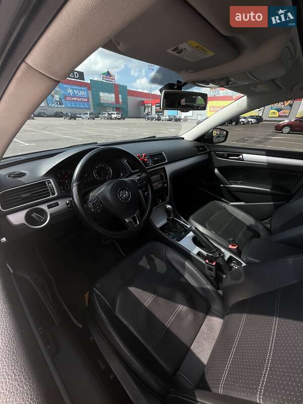 Седан Volkswagen Passat 2012 в Ровно