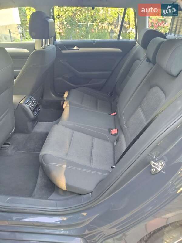 Универсал Volkswagen Passat 2017 в Житомире