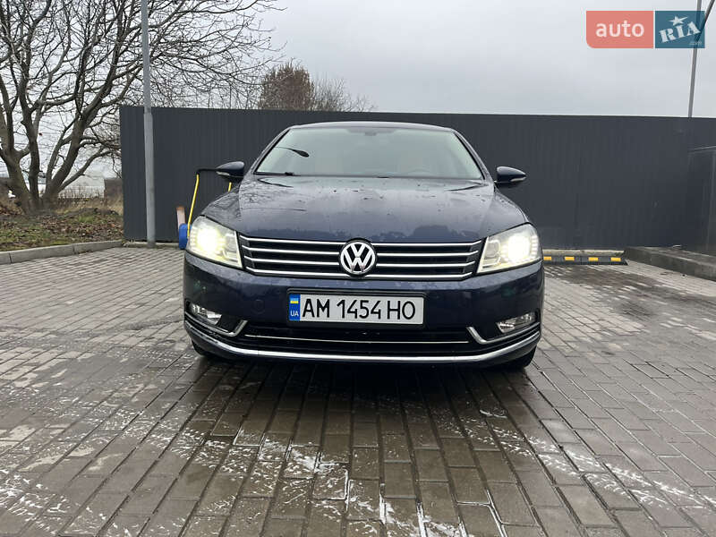 Седан Volkswagen Passat 2011 в Житомире