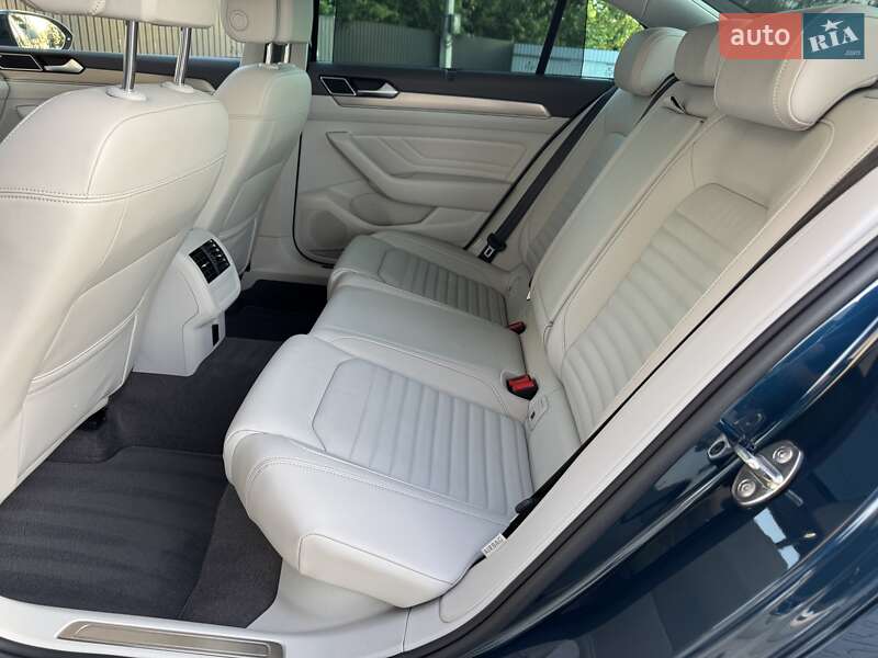 Седан Volkswagen Passat 2020 в Стрию