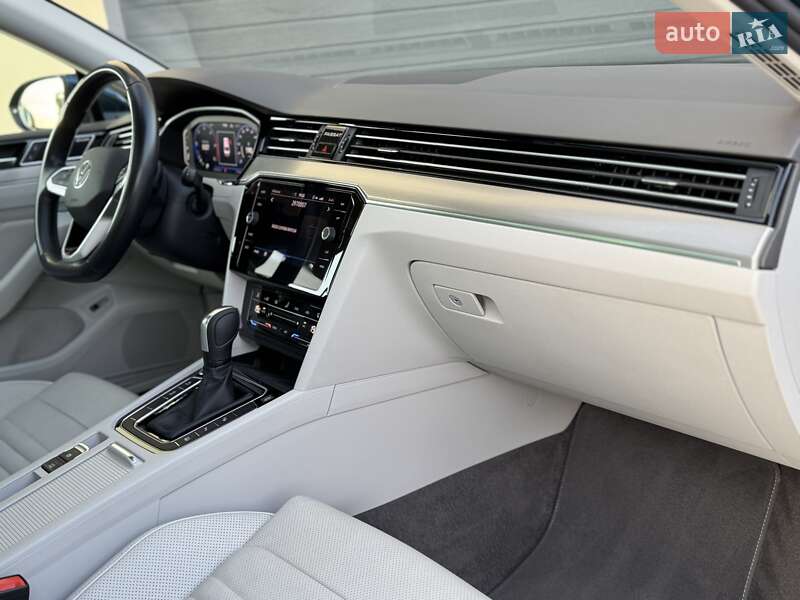 Седан Volkswagen Passat 2020 в Стрию