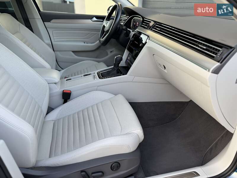 Седан Volkswagen Passat 2020 в Стрию