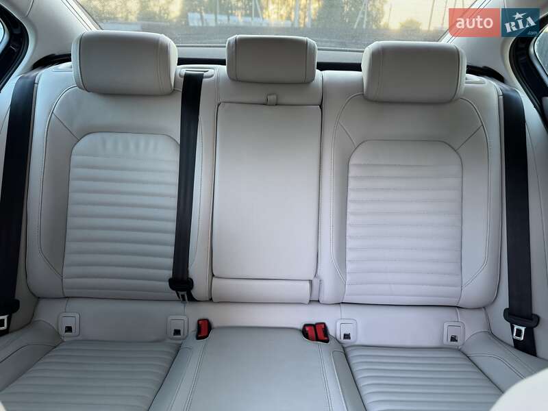 Седан Volkswagen Passat 2020 в Стрию