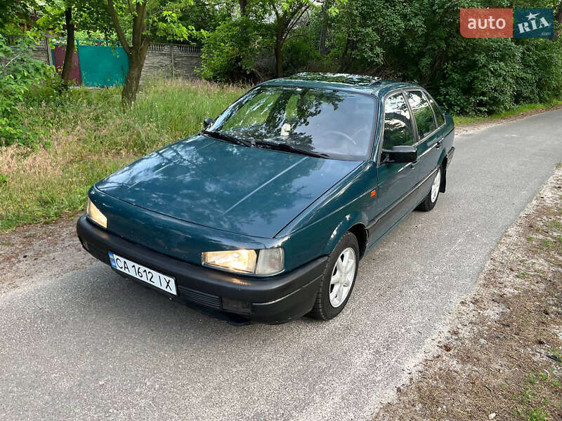 Седан Volkswagen Passat 1992 в Звенигородке