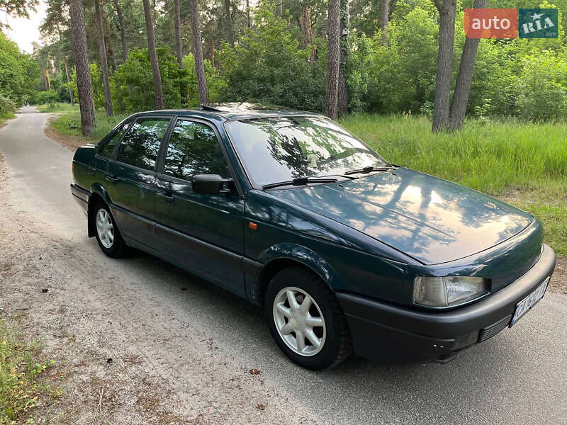 Седан Volkswagen Passat 1992 в Звенигородке