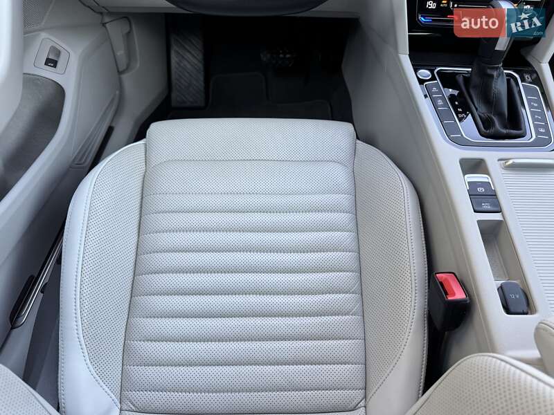 Седан Volkswagen Passat 2020 в Стрию