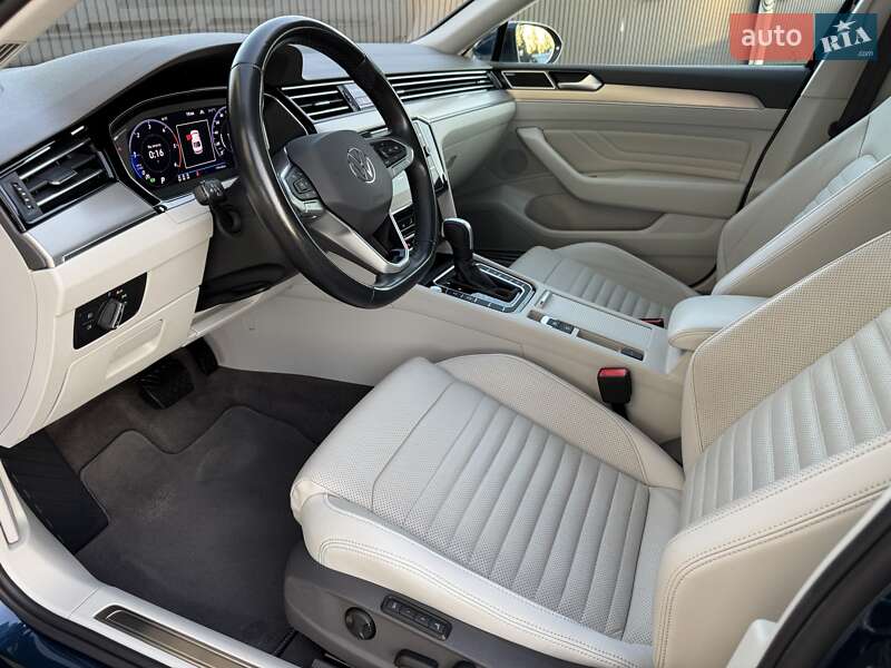 Седан Volkswagen Passat 2020 в Стрию