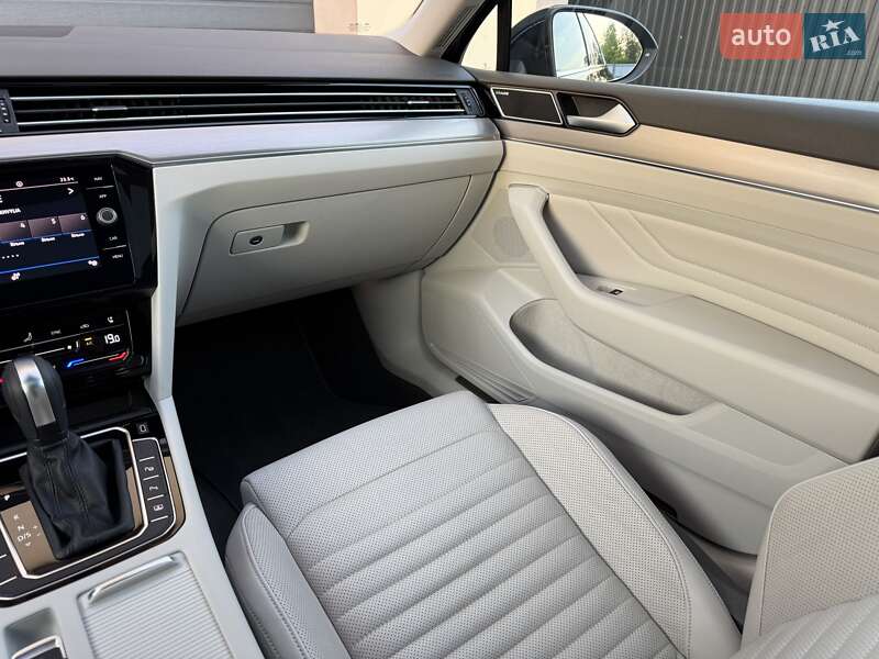 Седан Volkswagen Passat 2020 в Стрию