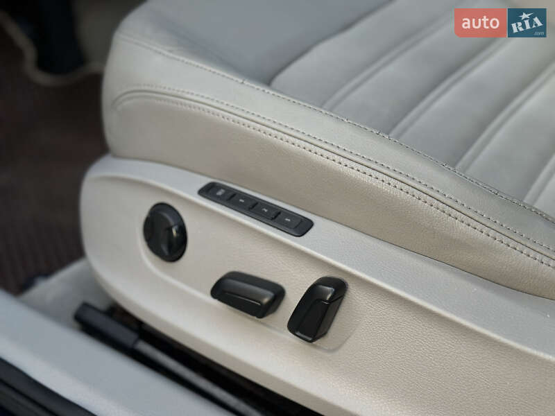 Седан Volkswagen Passat 2012 в Киеве