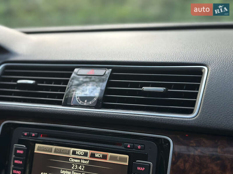 Седан Volkswagen Passat 2012 в Киеве