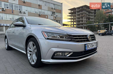 Седан Volkswagen Passat 2018 в Львові