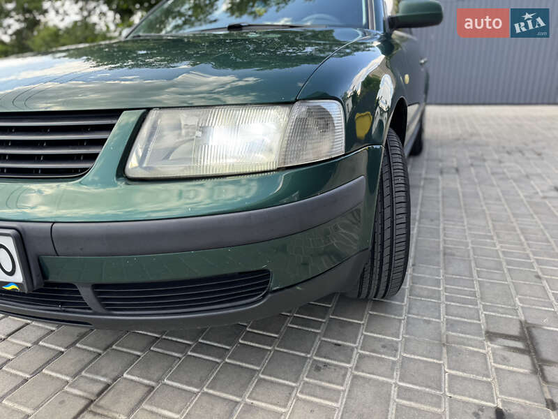 Седан Volkswagen Passat 2000 в Одессе