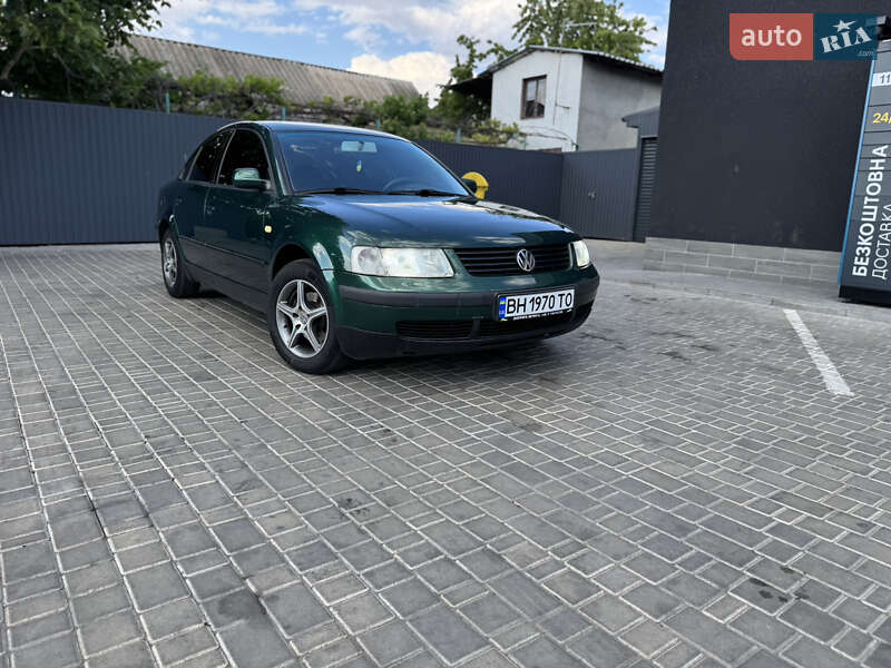 Седан Volkswagen Passat 2000 в Одессе