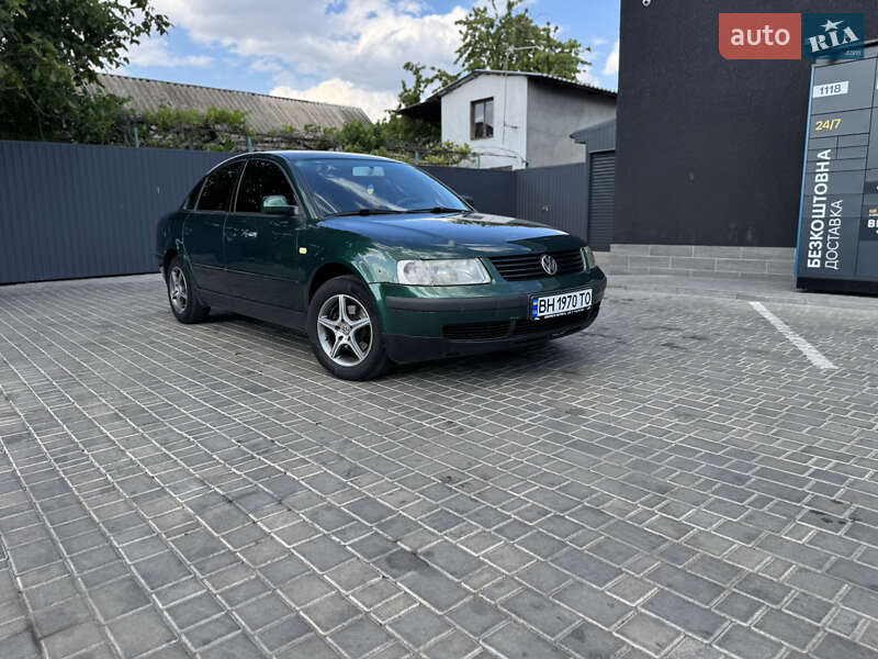 Седан Volkswagen Passat 2000 в Одессе