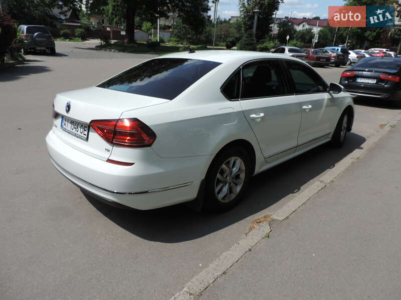 Седан Volkswagen Passat 2016 в Фастове