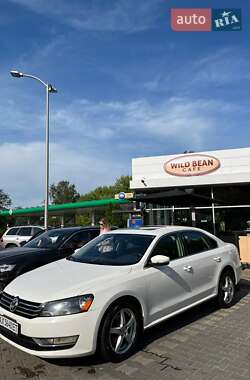 Седан Volkswagen Passat 2014 в Львові