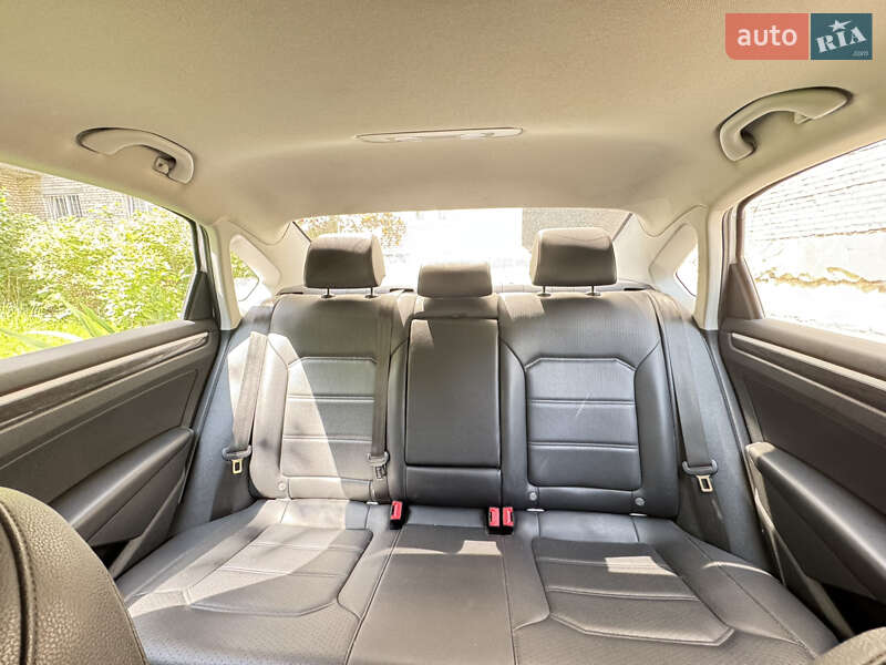 Седан Volkswagen Passat 2018 в Львові