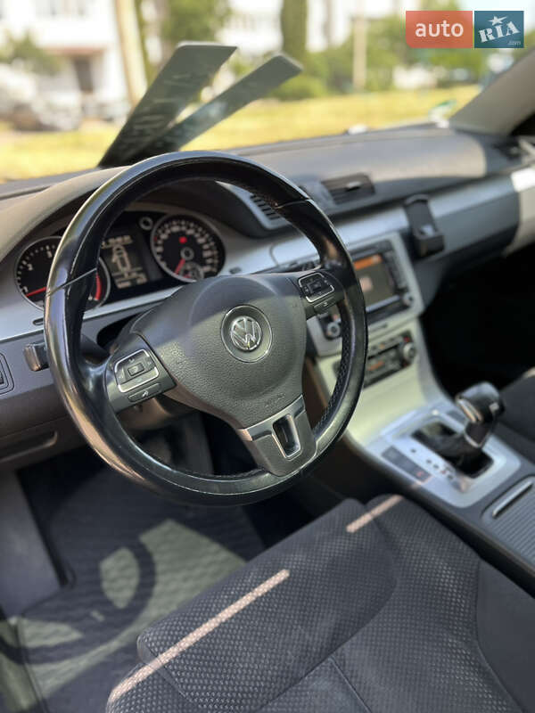 Універсал Volkswagen Passat 2010 в Калуші