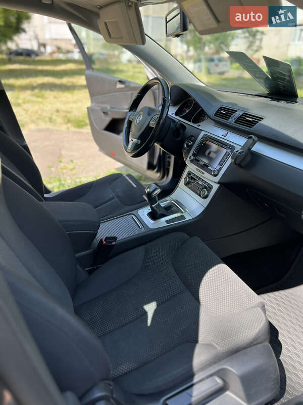 Універсал Volkswagen Passat 2010 в Калуші