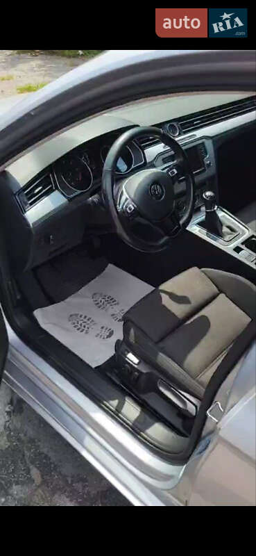 Универсал Volkswagen Passat 2016 в Житомире