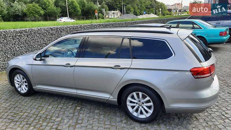Седан Volkswagen Passat 2015 в Львові
