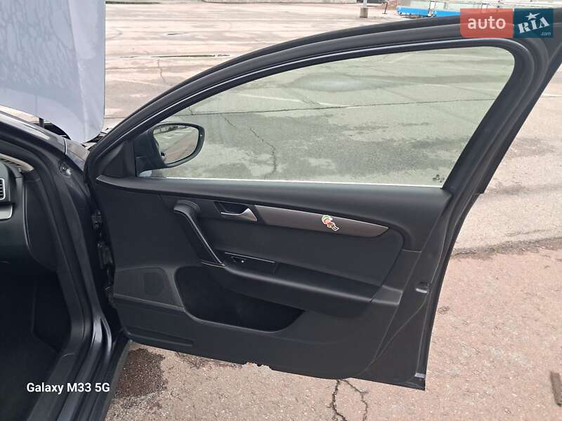 Универсал Volkswagen Passat 2011 в Черновцах