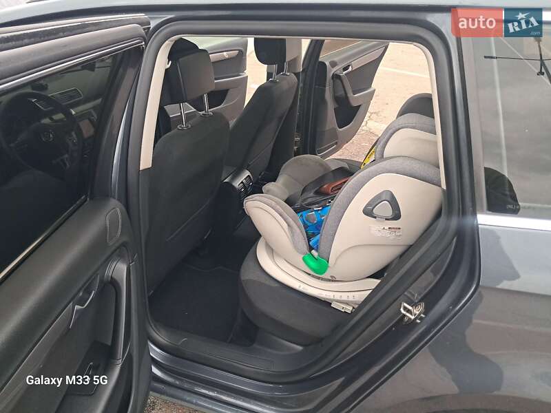 Универсал Volkswagen Passat 2011 в Черновцах