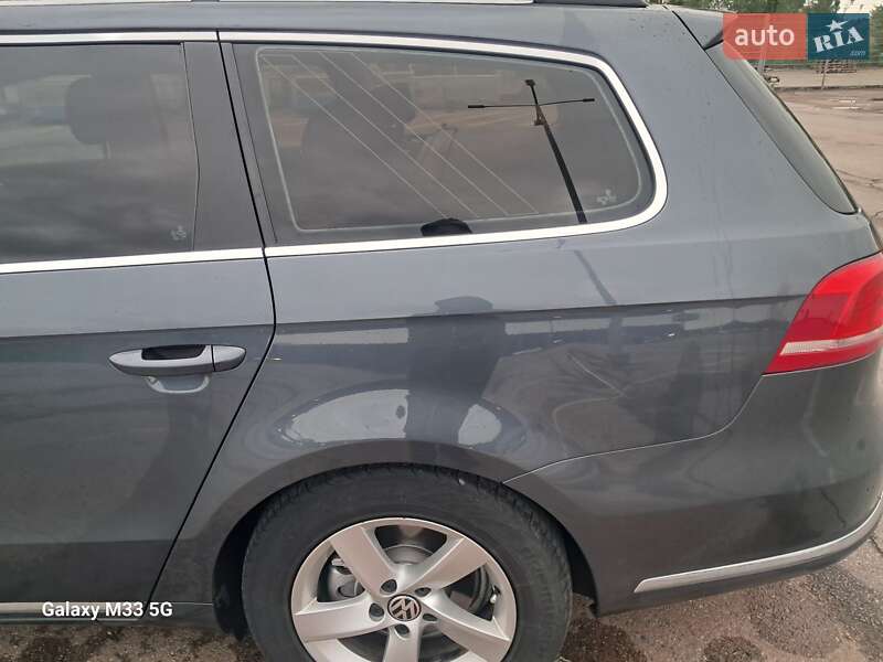 Универсал Volkswagen Passat 2011 в Черновцах