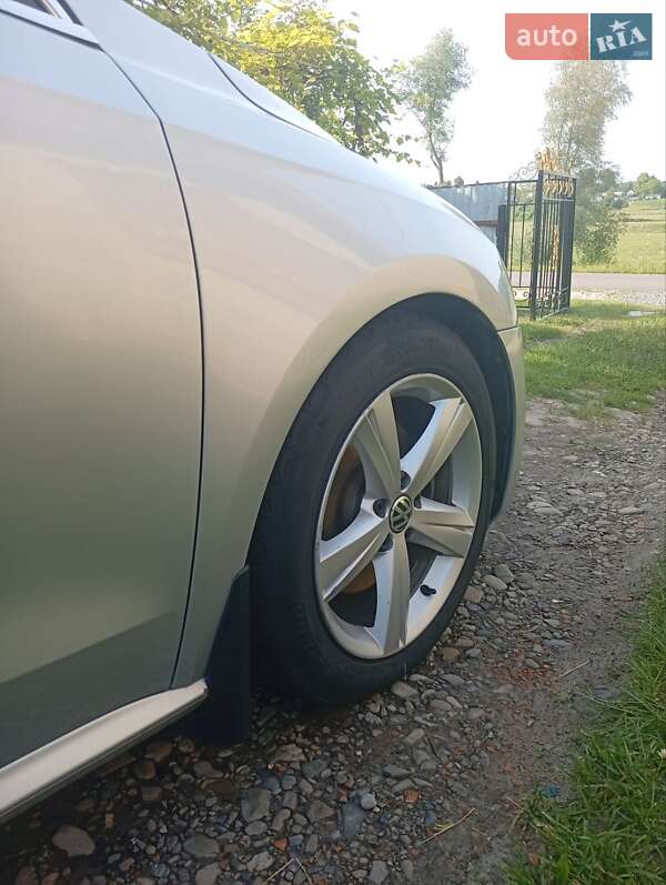 Седан Volkswagen Passat 2012 в Львове