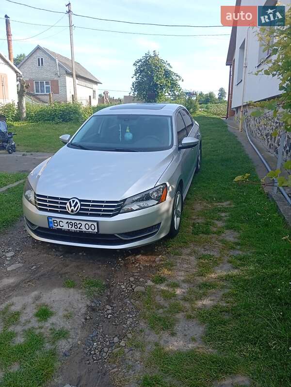 Седан Volkswagen Passat 2012 в Львове